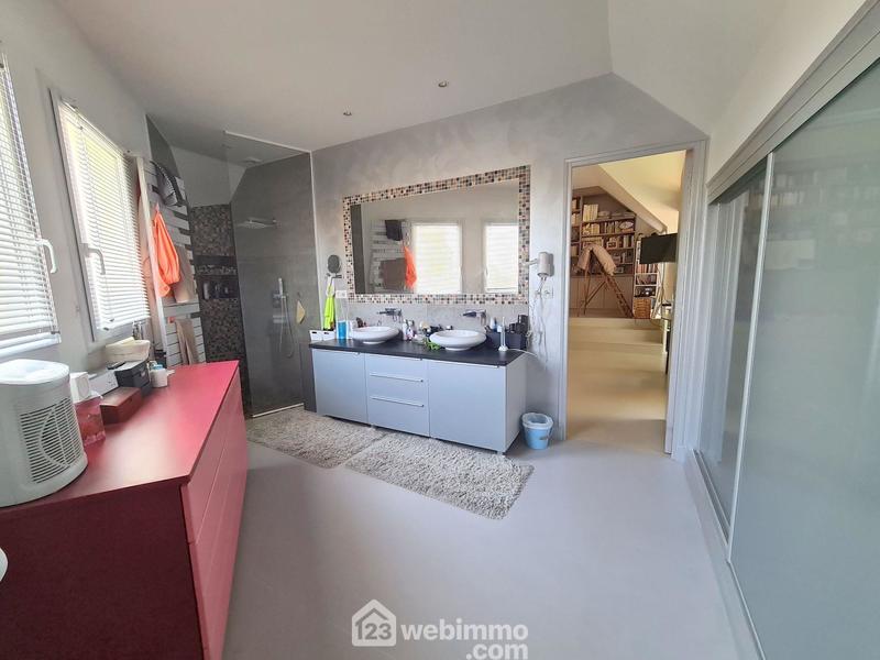 Maison - 320 m² - 11 pièces