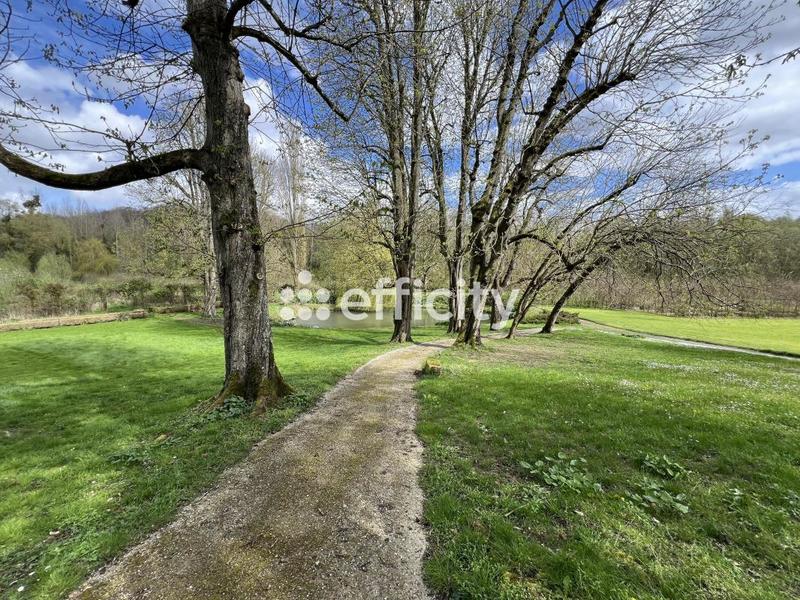 Maison - 447 m² - 12 pièces