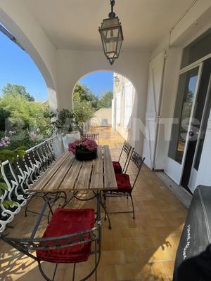 Maison de maîtres - 331 m² - 9 pièces