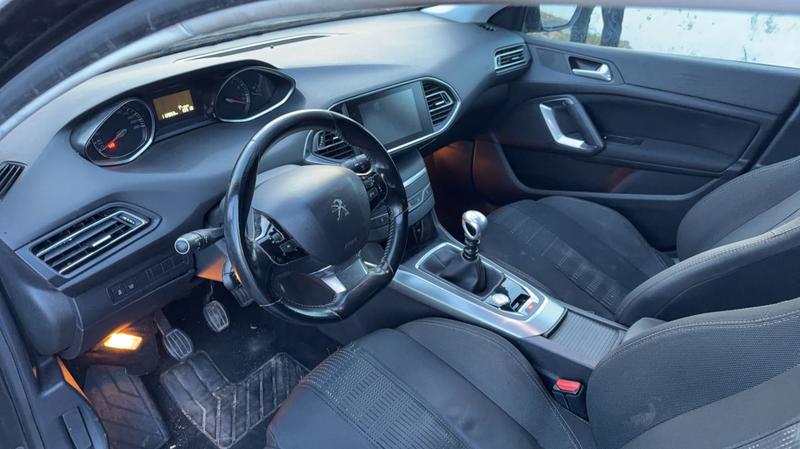 Peugeot 308 1.2 PureTech 130 Allure Business - 5 places