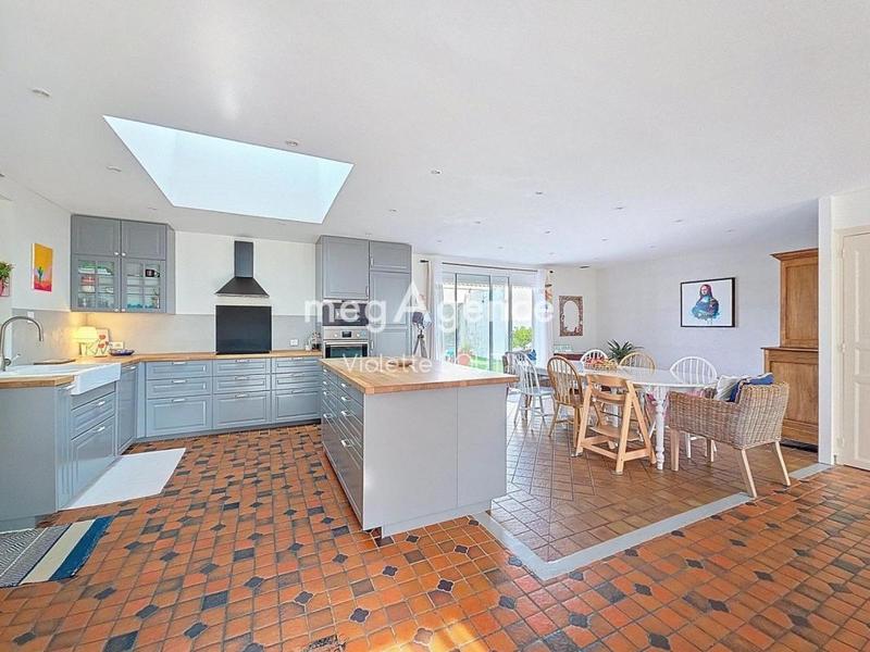 Maison - 182 m² - 8 pièces