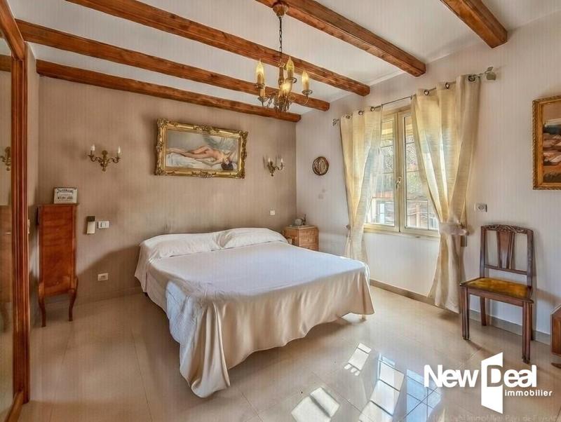 Maison - 220 m² - 8 pièces