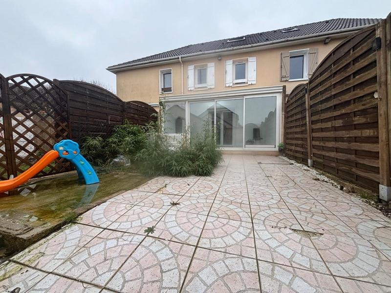 Maison - 90 m² - 5 pièces