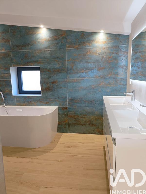 Maison - 248 m² - 8 pièces