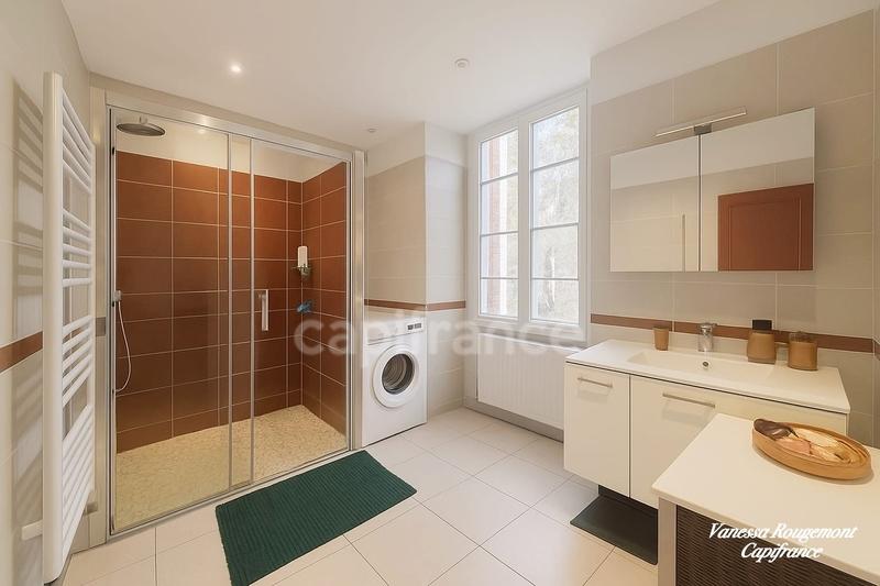 Maison - 225 m² - 8 pièces