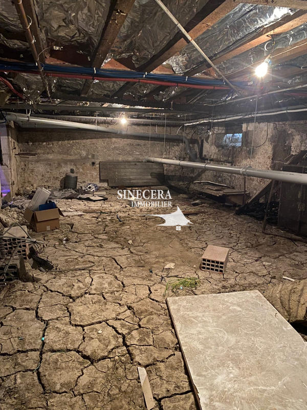 Maison - 220 m² - 7 pièces