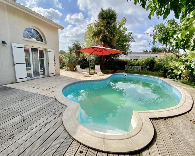 Maison - 200 m² - 7 pièces