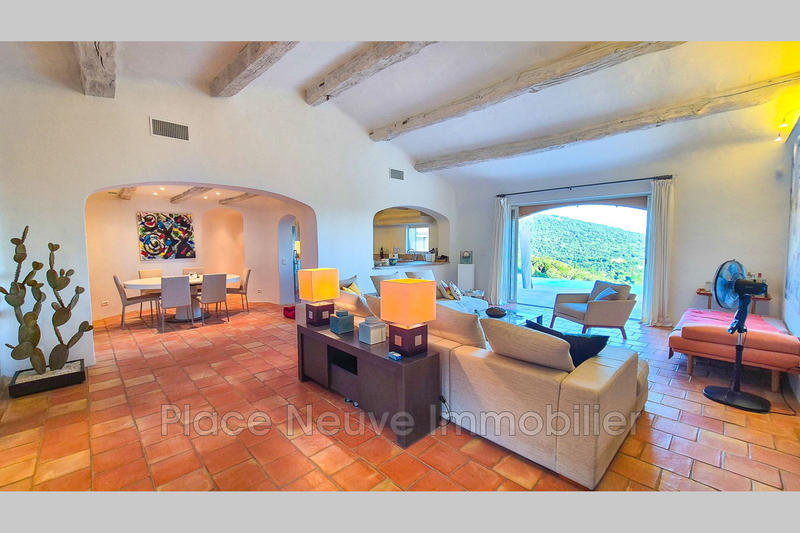 Maison - 180 m² - 5 pièces