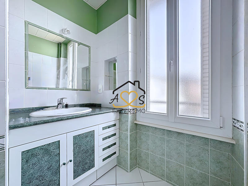 Maison - 176 m² - 9 pièces