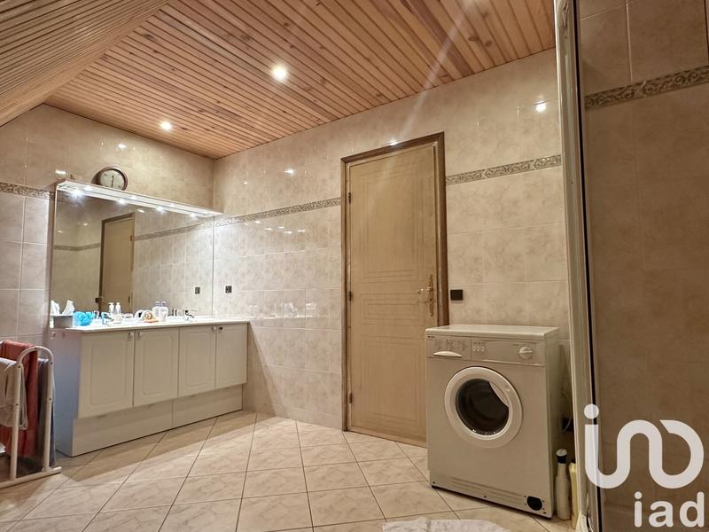 Maison - 210 m² - 8 pièces