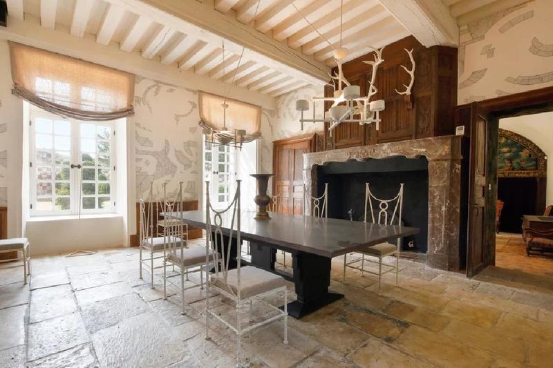 Maison - 730 m² - 20 pièces