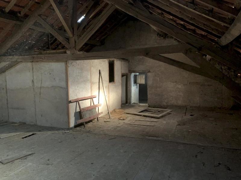 Maison - 648 m² - 11 pièces