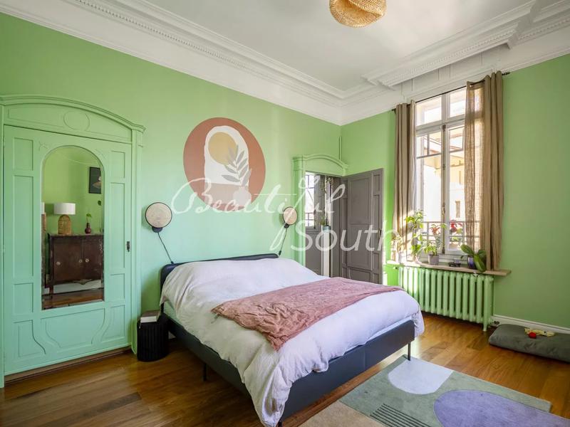 Appartement - 180 m² - 6 pièces