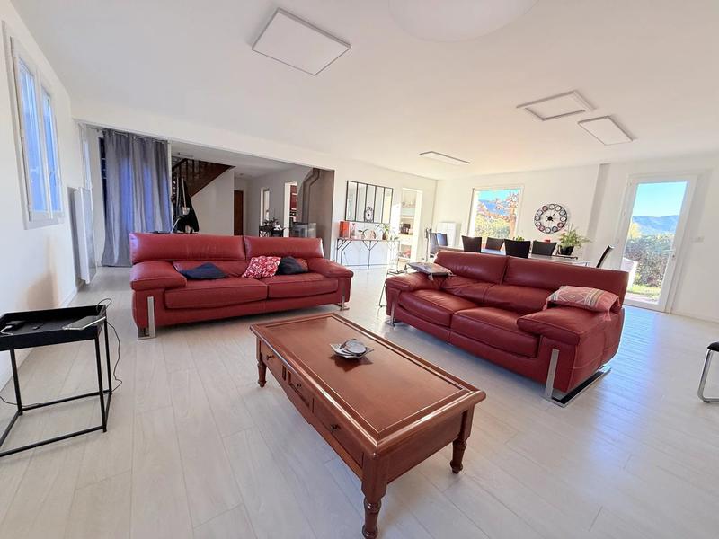 Maison - 140 m² - 5 pièces