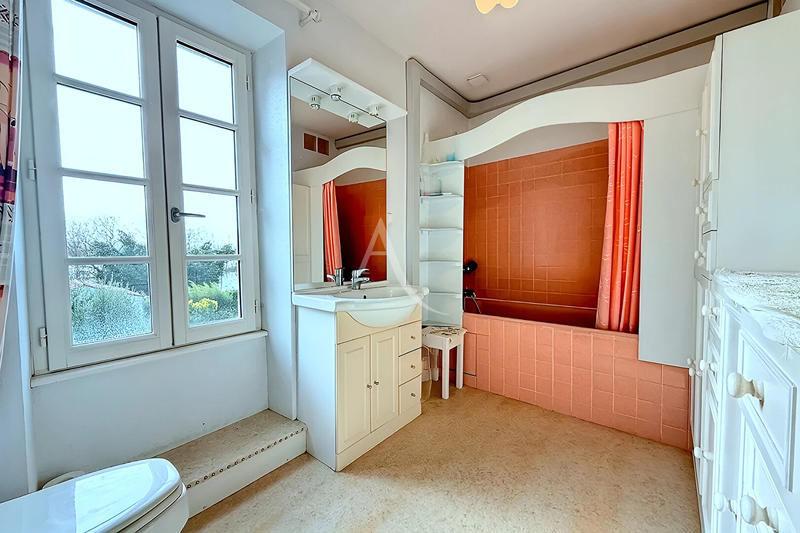 Maison - 186 m² - 8 pièces