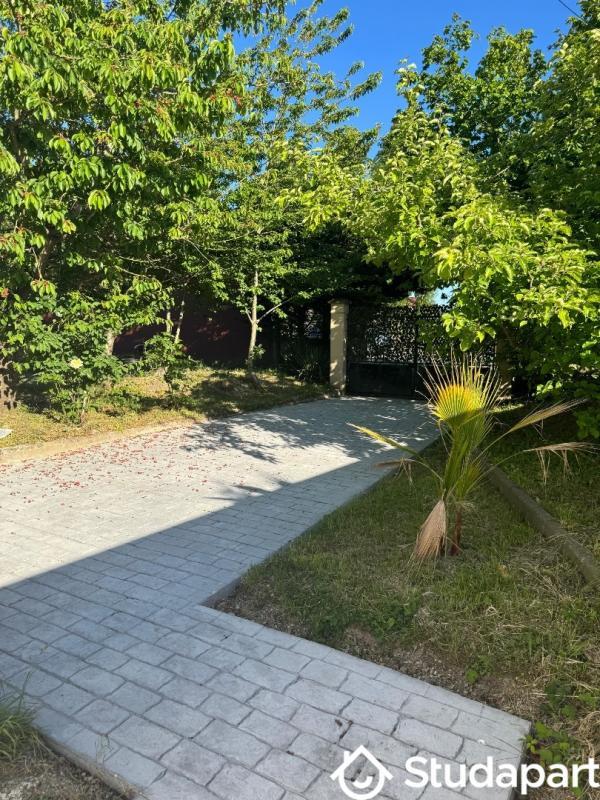 Chambre - 150 m² - 1 pièce