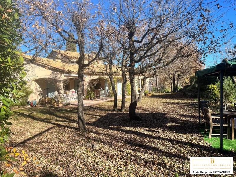 Maison traditionnelle - 157 m² - 6 pièces