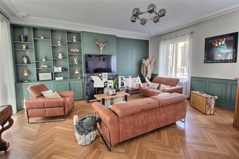 Maison - 250 m² - 10 pièces