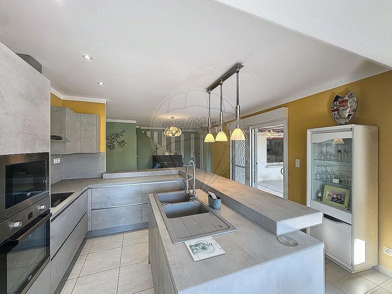 Mas - 300 m² - 12 pièces