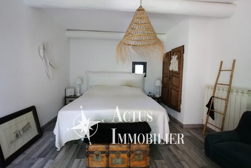 Maison - 233 m² - 8 pièces