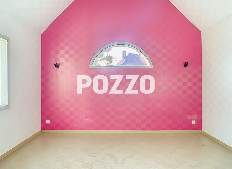 Maison - 250 m² - 9 pièces