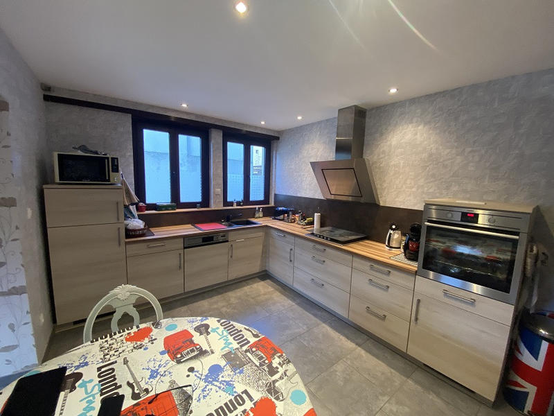 Maison - 200 m² - 8 pièces