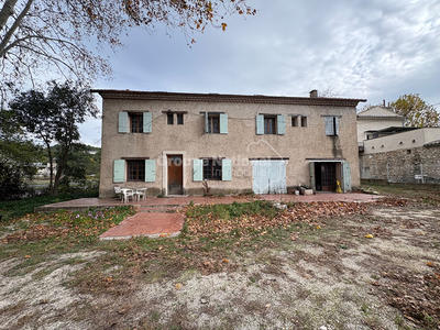 Maison - 930 m² - 30 pièces