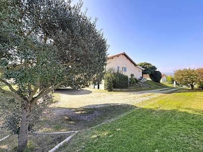 Maison - 230 m² - 5 pièces