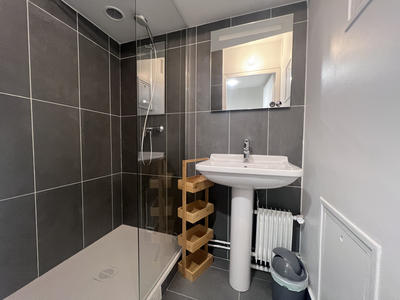 Chambre - 25 m² - 6 pièces