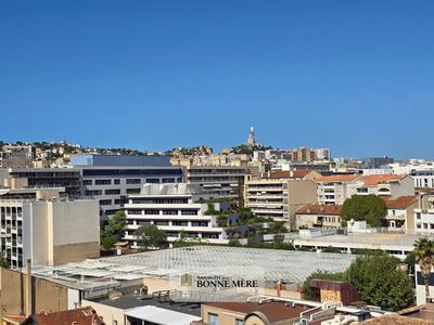 Appartement - 100 m² - 4 pièces