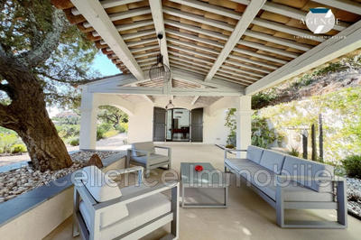 Propriété - 235 m² - 8 pièces