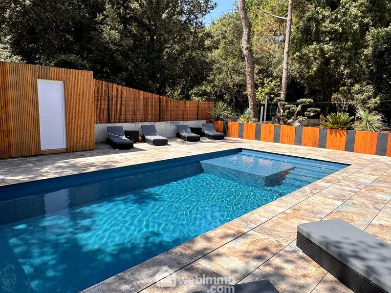 Maison - 180 m² - 9 pièces