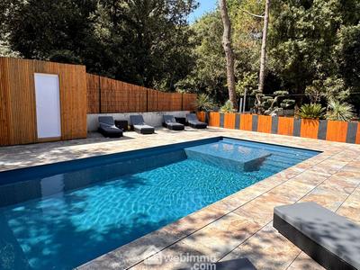 Maison - 180 m² - 9 pièces