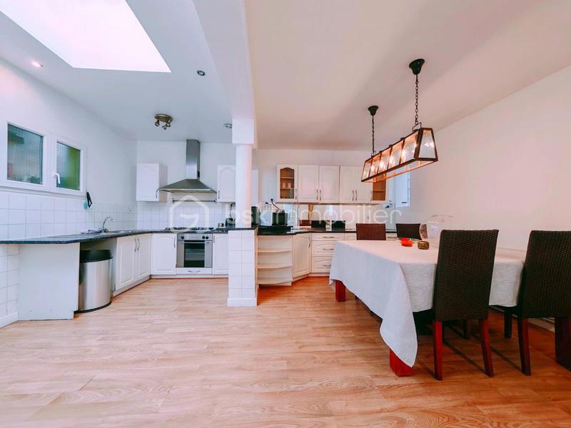 Maison - 140 m² - 5 pièces