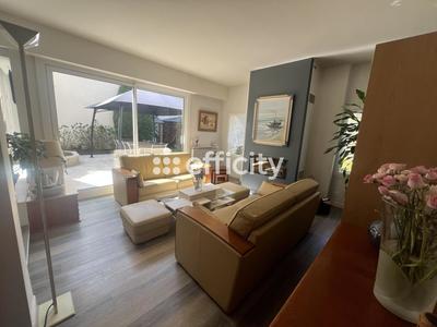 Maison traditionnelle - 155 m² - 7 pièces