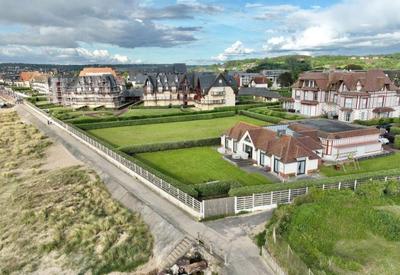 Maison - 235 m² - 6 pièces