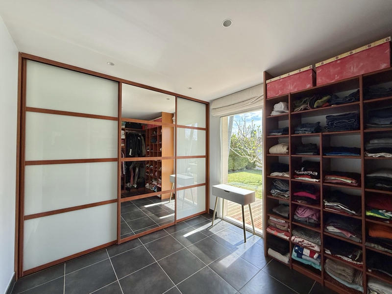 Maison - 274 m² - 10 pièces