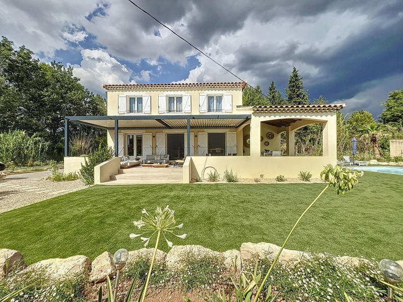 Maison - 140 m² - 5 pièces