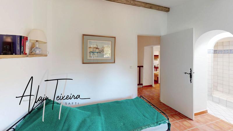 Maison - 170 m² - 9 pièces