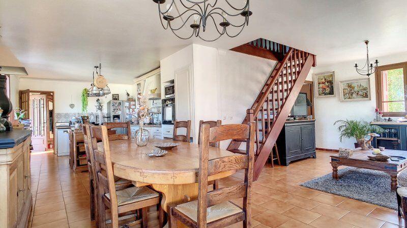 Maison - 180 m² - 7 pièces