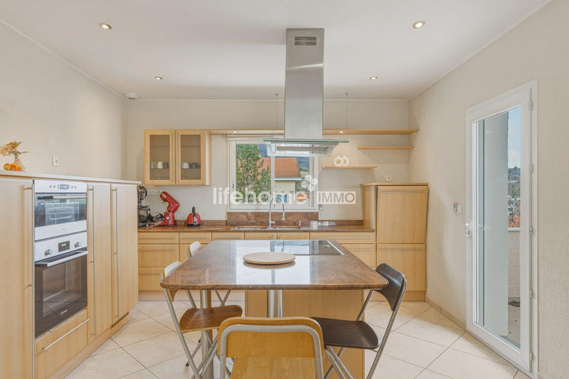 Maison - 175 m² - 7 pièces