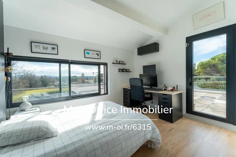 Propriété - 275 m² - 7 pièces