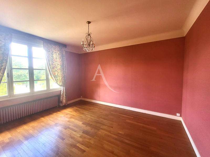 Maison - 220 m² - 9 pièces