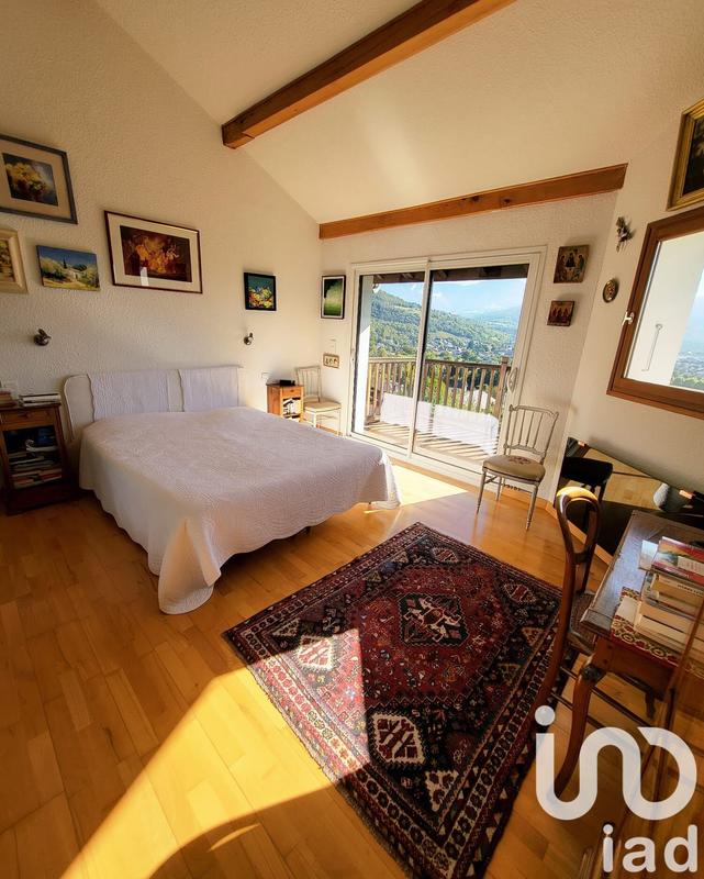 Maison - 200 m² - 10 pièces