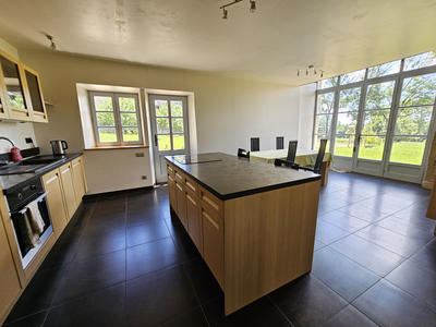 Maison - 210 m² - 9 pièces