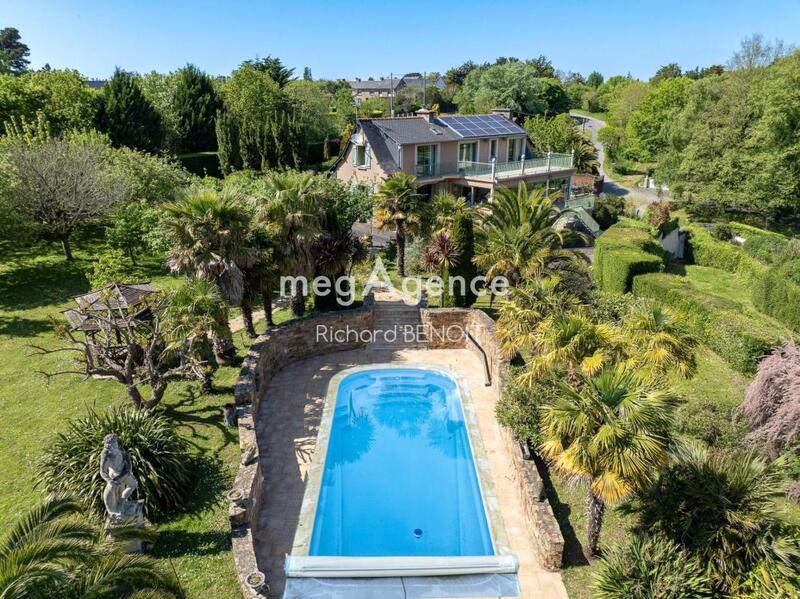 Maison - 254 m² - 11 pièces