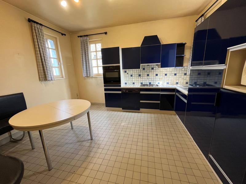 Maison traditionnelle - 256 m² - 9 pièces