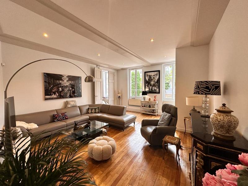 Maison - 292 m² - 8 pièces