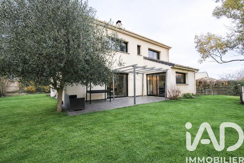 Maison - 189 m² - 9 pièces