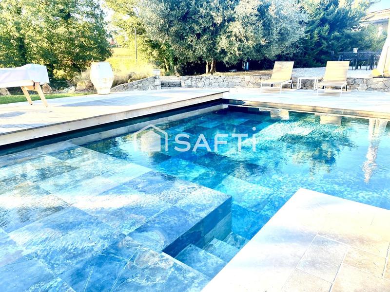 Maison - 267 m² - 8 pièces